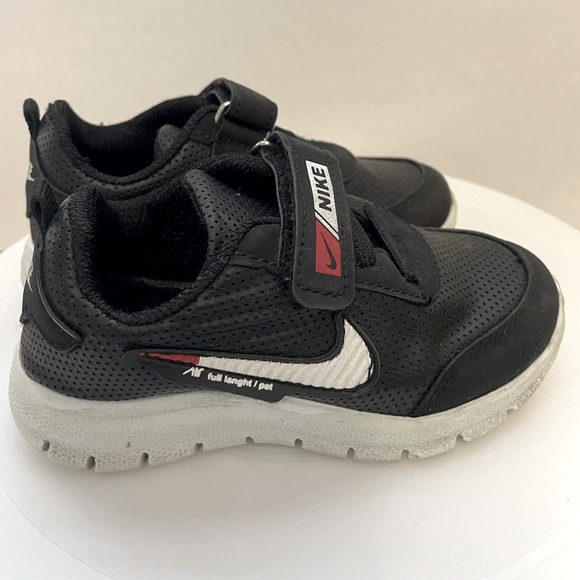 Toddlers running shoes - Size 6K - Picture 4 of 8